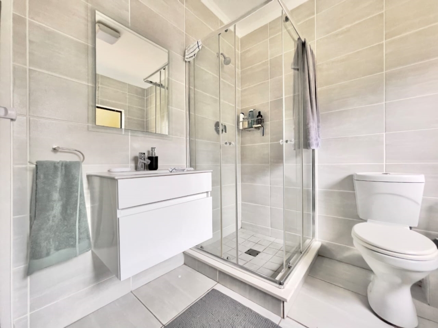To Let  Bedroom Property for Rent in Waterfall Gauteng