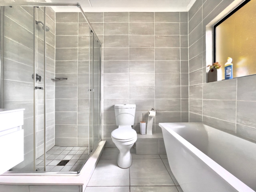 To Let  Bedroom Property for Rent in Waterfall Gauteng