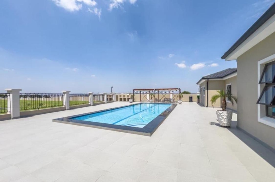 To Let 2 Bedroom Property for Rent in Blue Hills AH Gauteng