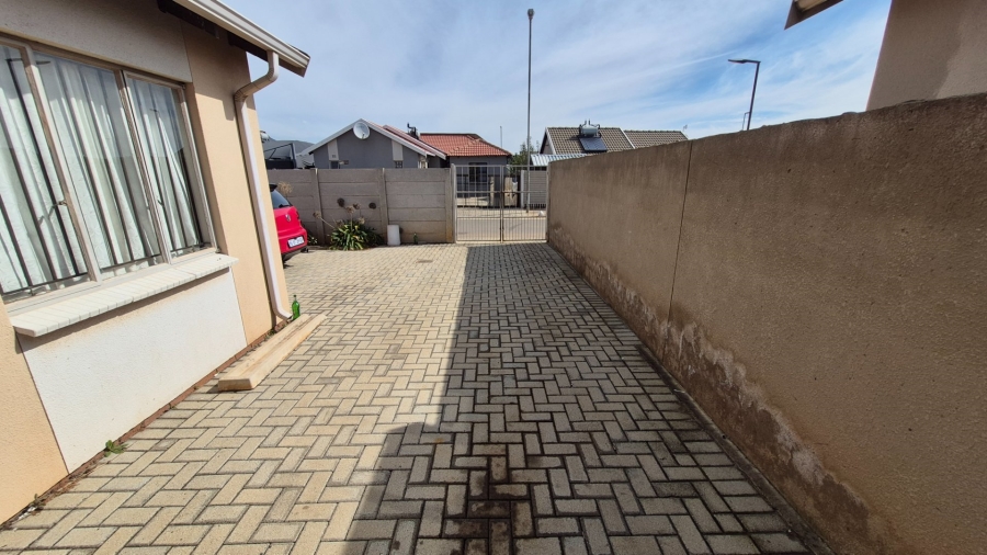 2 Bedroom Property for Sale in Sky City Gauteng