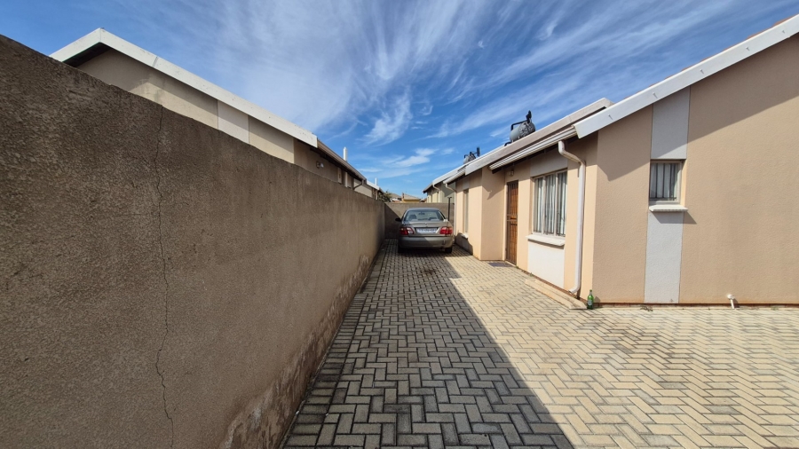 2 Bedroom Property for Sale in Sky City Gauteng