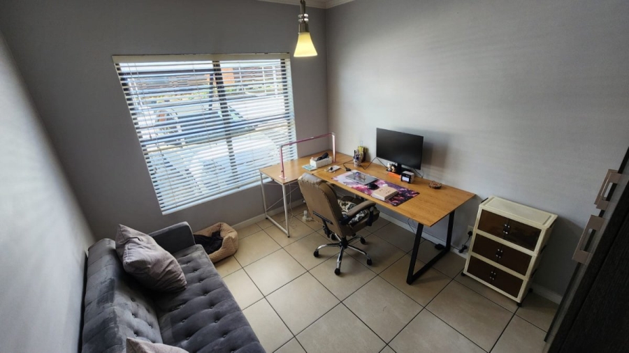3 Bedroom Property for Sale in Greenstone Crest Gauteng