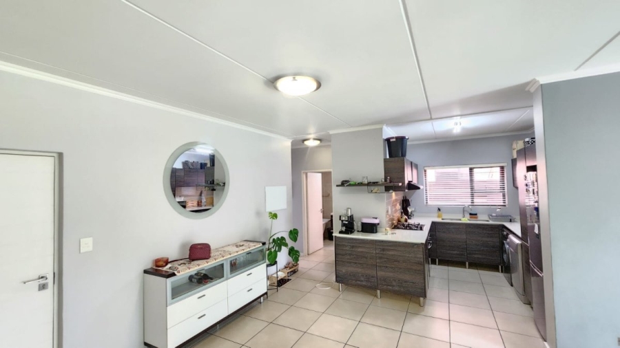 3 Bedroom Property for Sale in Greenstone Crest Gauteng