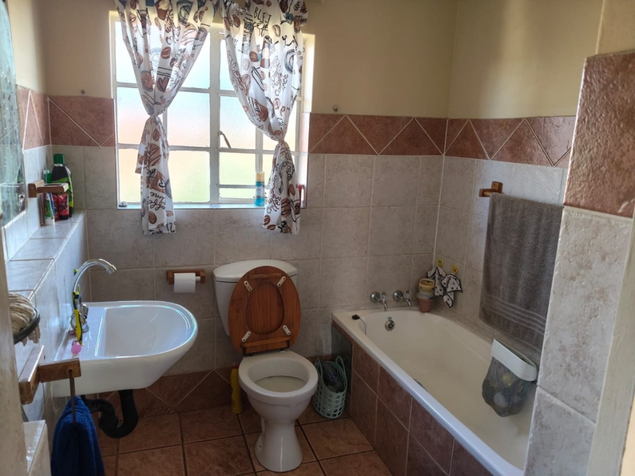 3 Bedroom Property for Sale in Eldoraigne Gauteng