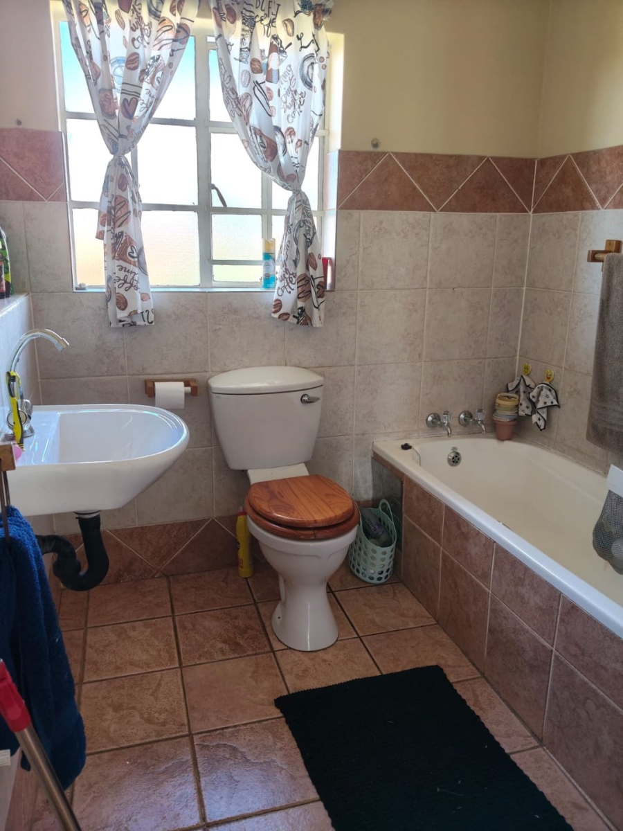 3 Bedroom Property for Sale in Eldoraigne Gauteng
