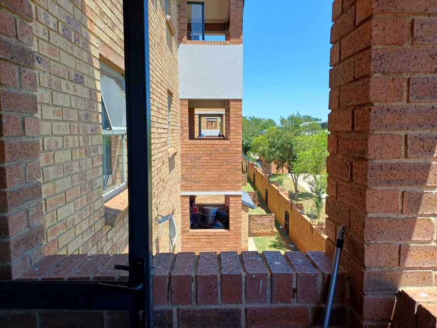 2 Bedroom Property for Sale in Heuweloord Gauteng