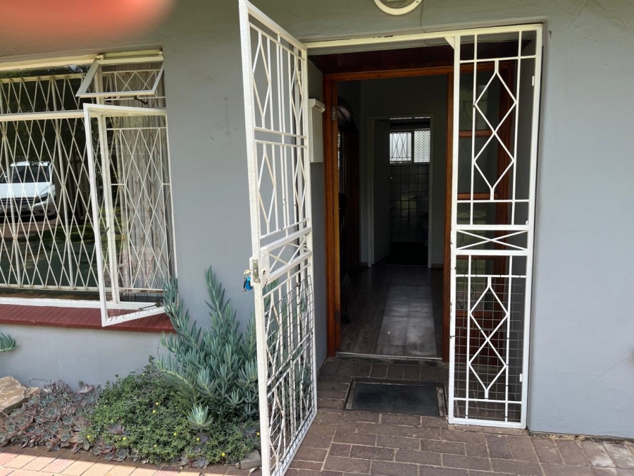 To Let 4 Bedroom Property for Rent in Farrarmere Gauteng