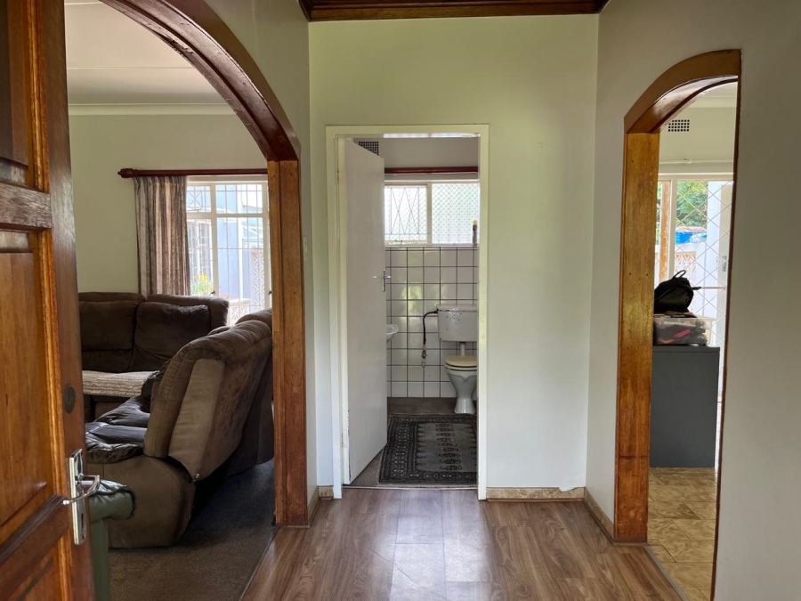 To Let 4 Bedroom Property for Rent in Farrarmere Gauteng