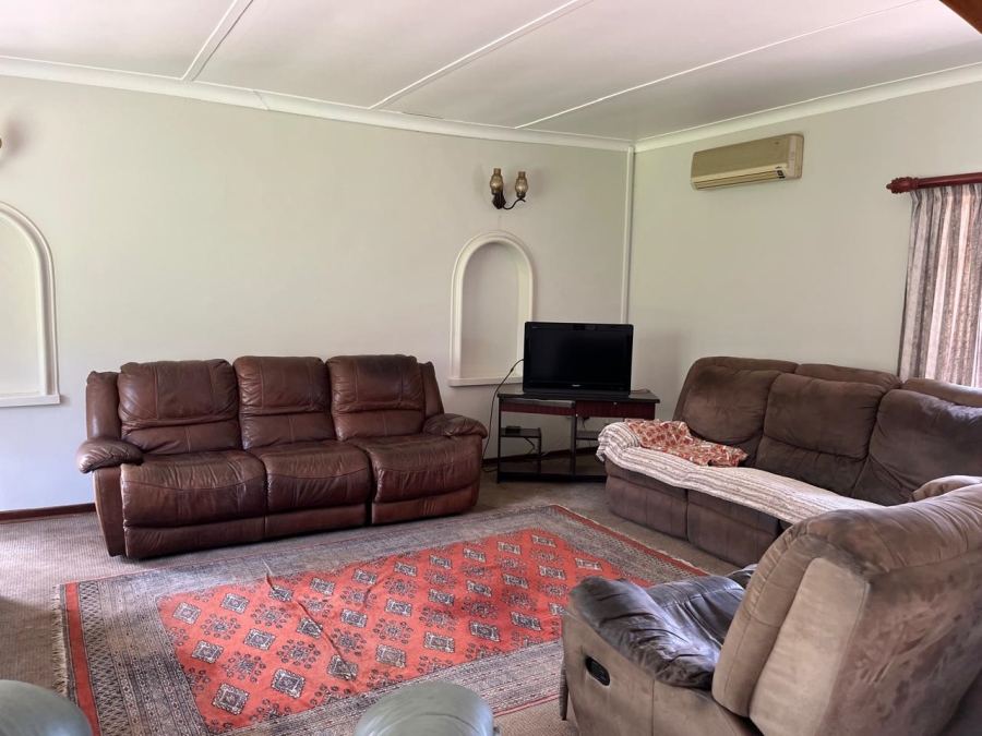 To Let 4 Bedroom Property for Rent in Farrarmere Gauteng