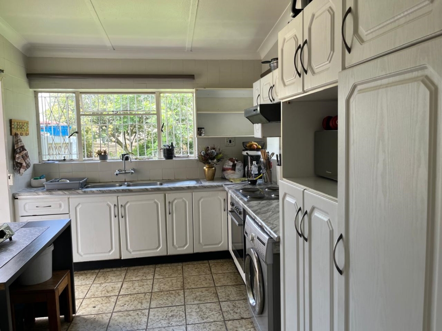 To Let 4 Bedroom Property for Rent in Farrarmere Gauteng