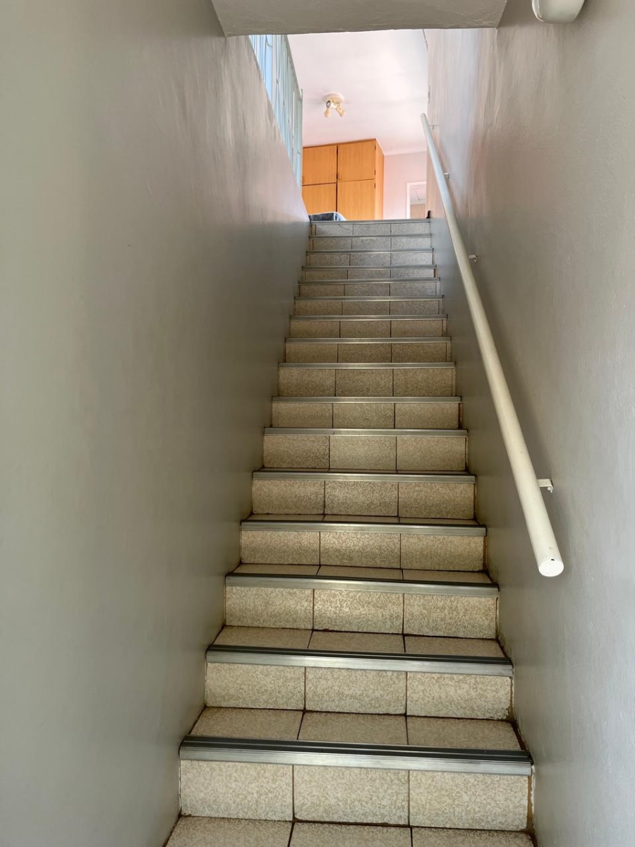 To Let 4 Bedroom Property for Rent in Farrarmere Gauteng
