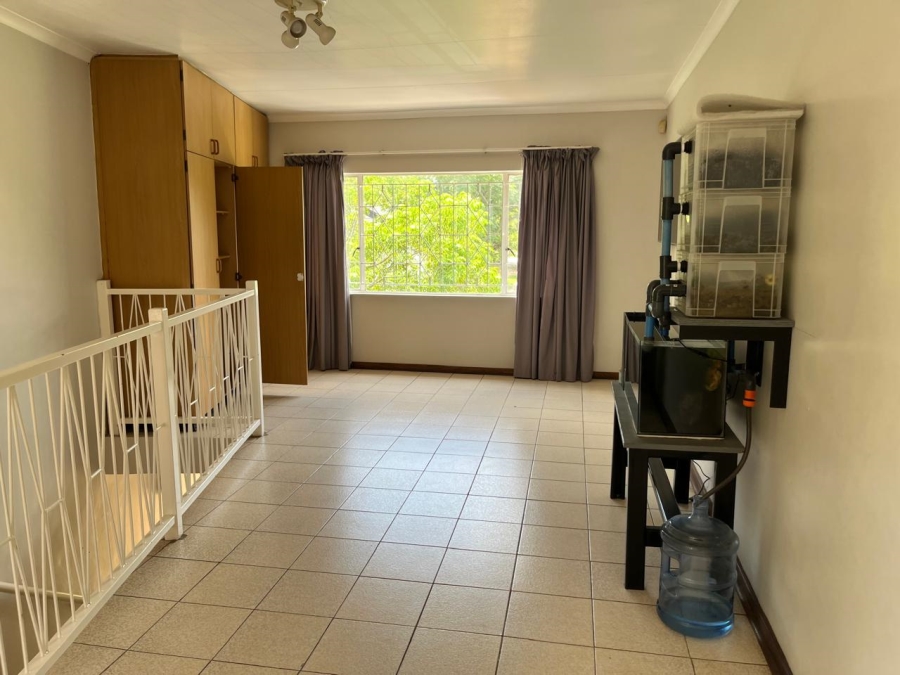 To Let 4 Bedroom Property for Rent in Farrarmere Gauteng