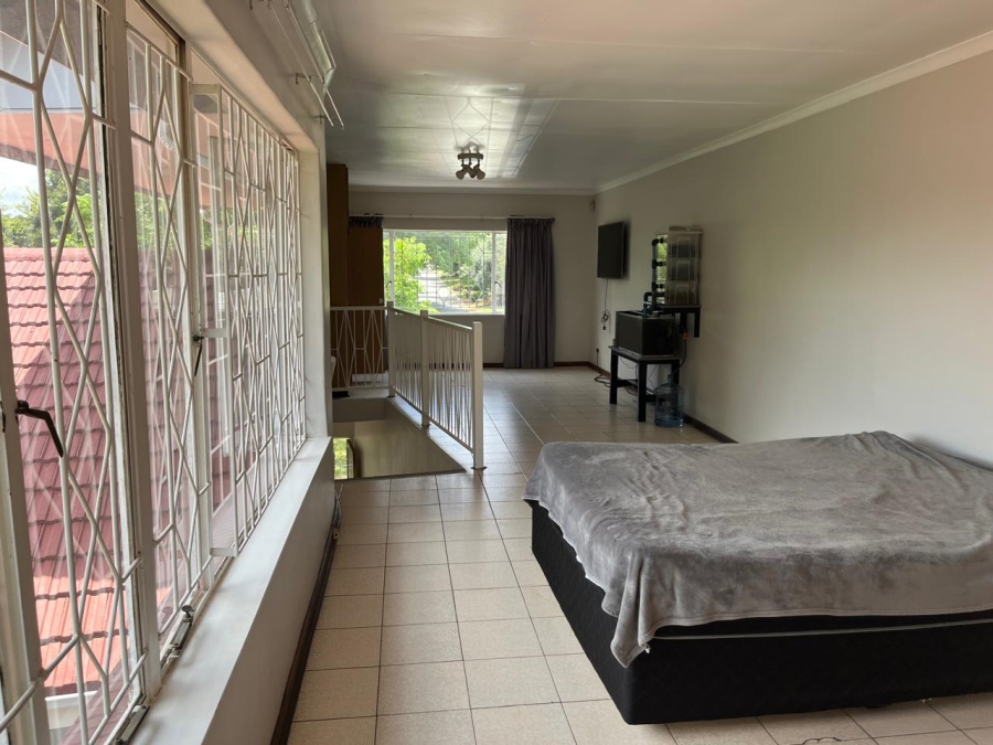 To Let 4 Bedroom Property for Rent in Farrarmere Gauteng