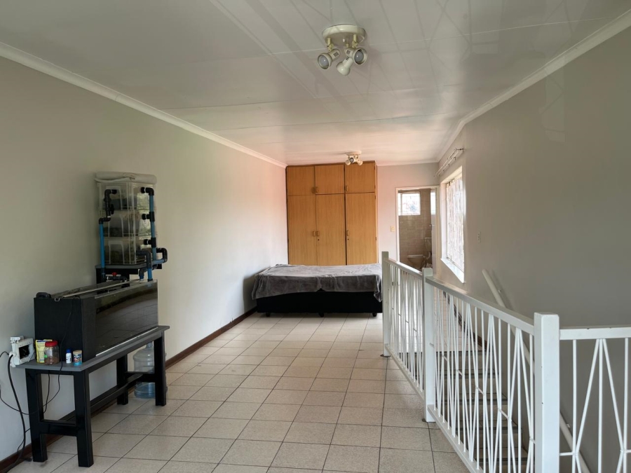 To Let 4 Bedroom Property for Rent in Farrarmere Gauteng