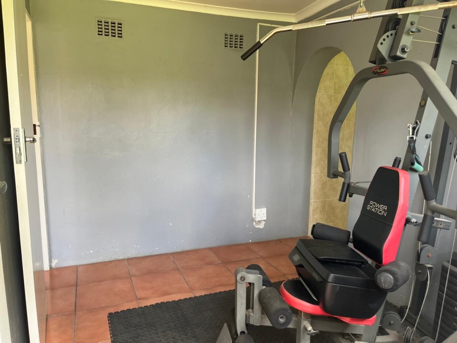 To Let 4 Bedroom Property for Rent in Farrarmere Gauteng