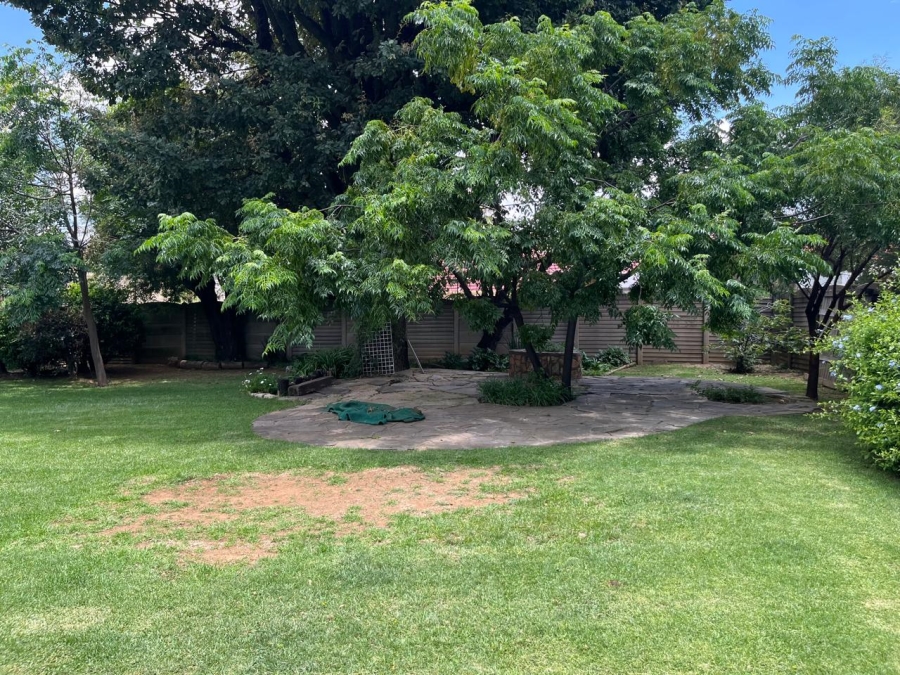 To Let 4 Bedroom Property for Rent in Farrarmere Gauteng