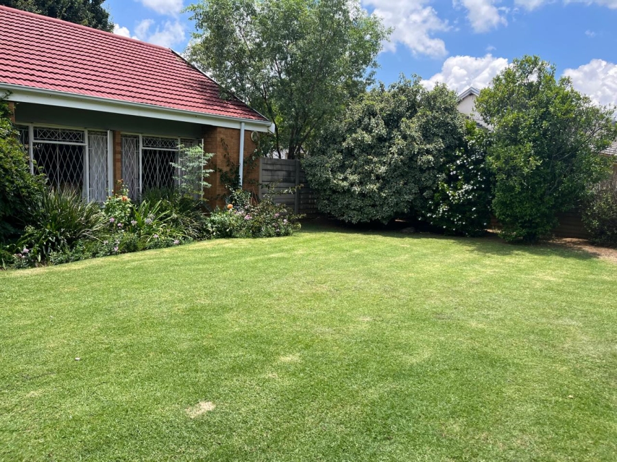 To Let 4 Bedroom Property for Rent in Farrarmere Gauteng
