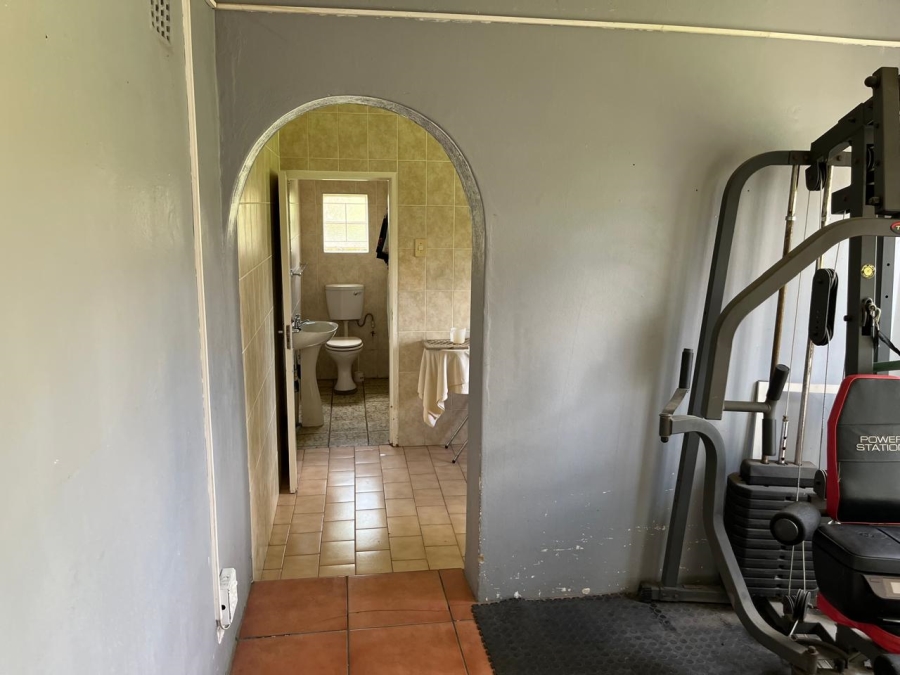 To Let 4 Bedroom Property for Rent in Farrarmere Gauteng
