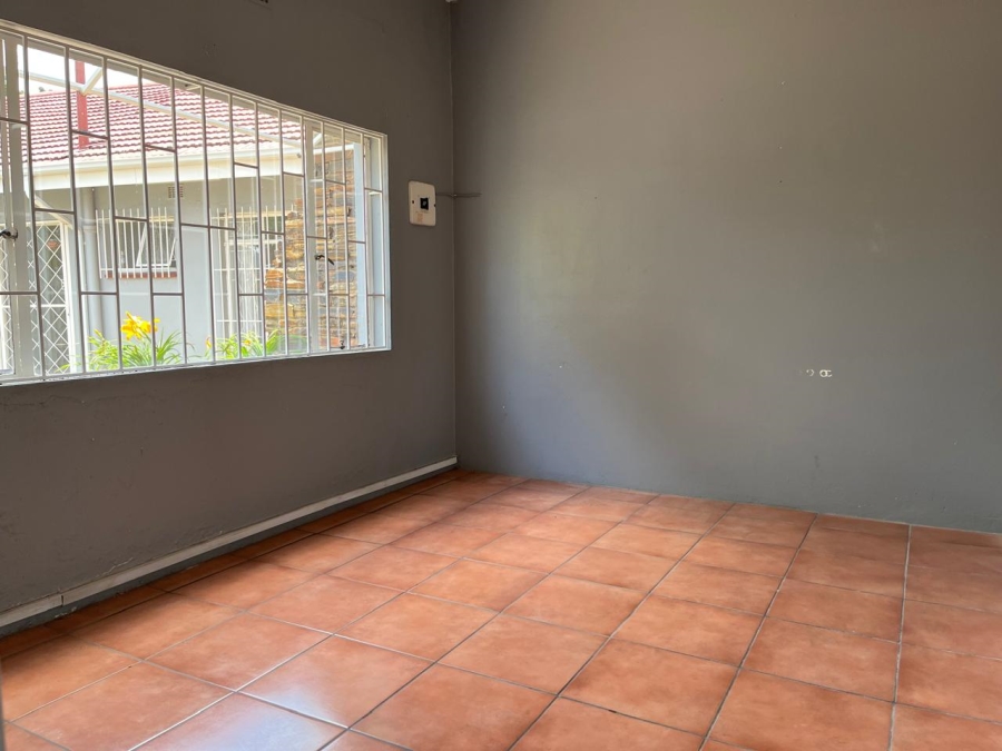 To Let 4 Bedroom Property for Rent in Farrarmere Gauteng
