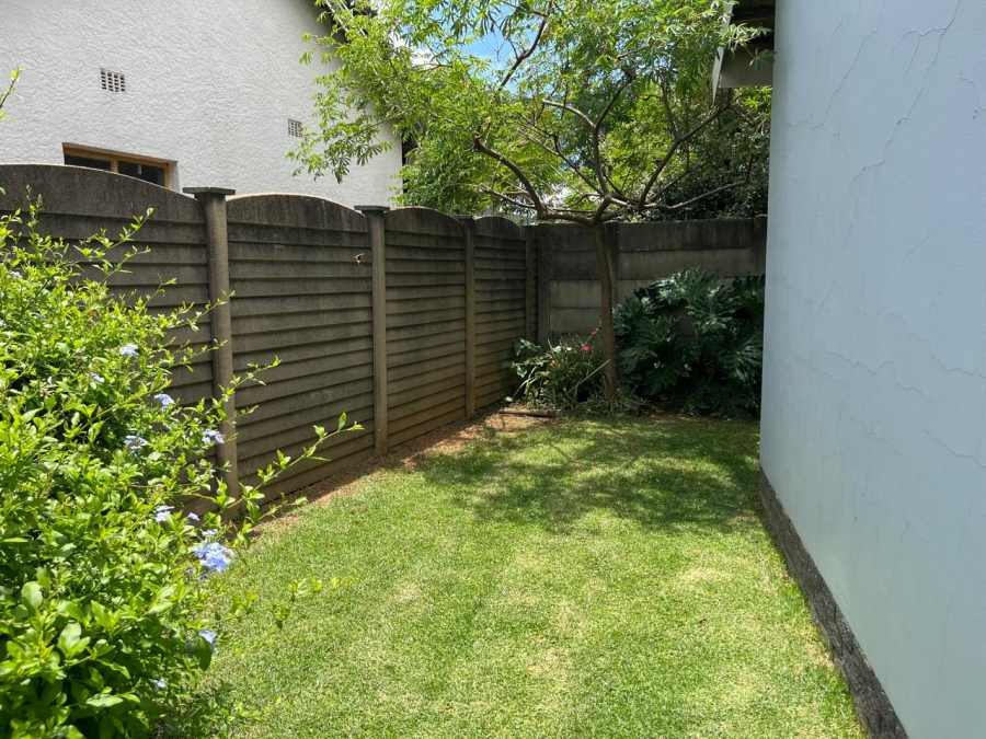 To Let 4 Bedroom Property for Rent in Farrarmere Gauteng