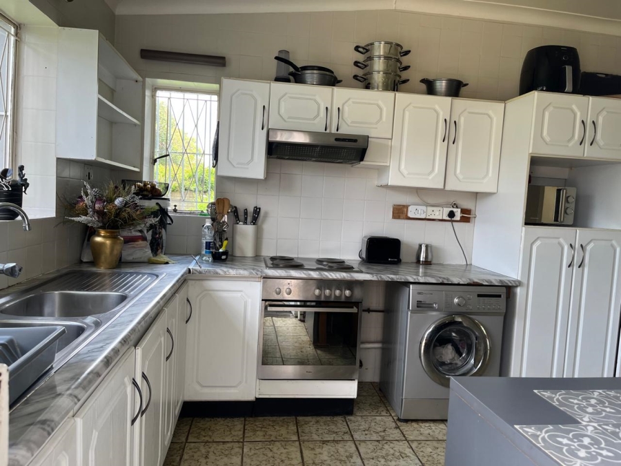 To Let 4 Bedroom Property for Rent in Farrarmere Gauteng