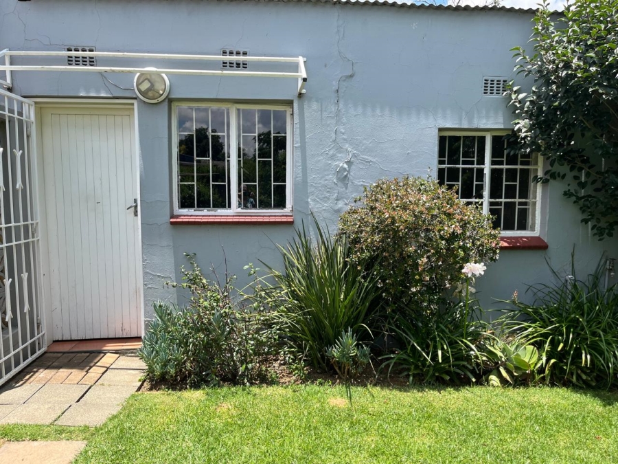 To Let 4 Bedroom Property for Rent in Farrarmere Gauteng