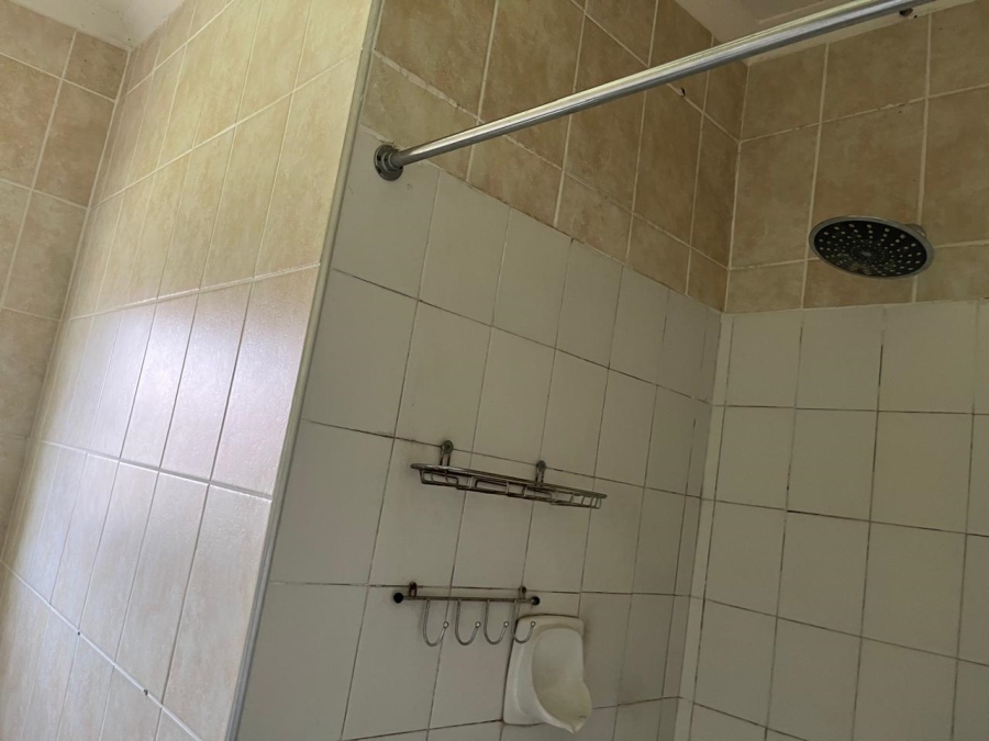 To Let 4 Bedroom Property for Rent in Farrarmere Gauteng