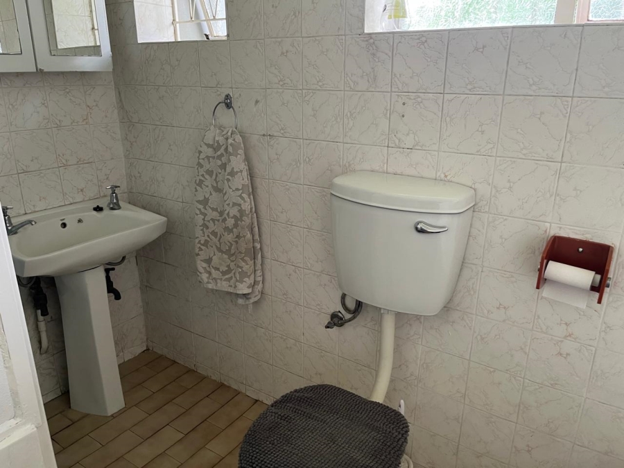 To Let 4 Bedroom Property for Rent in Farrarmere Gauteng