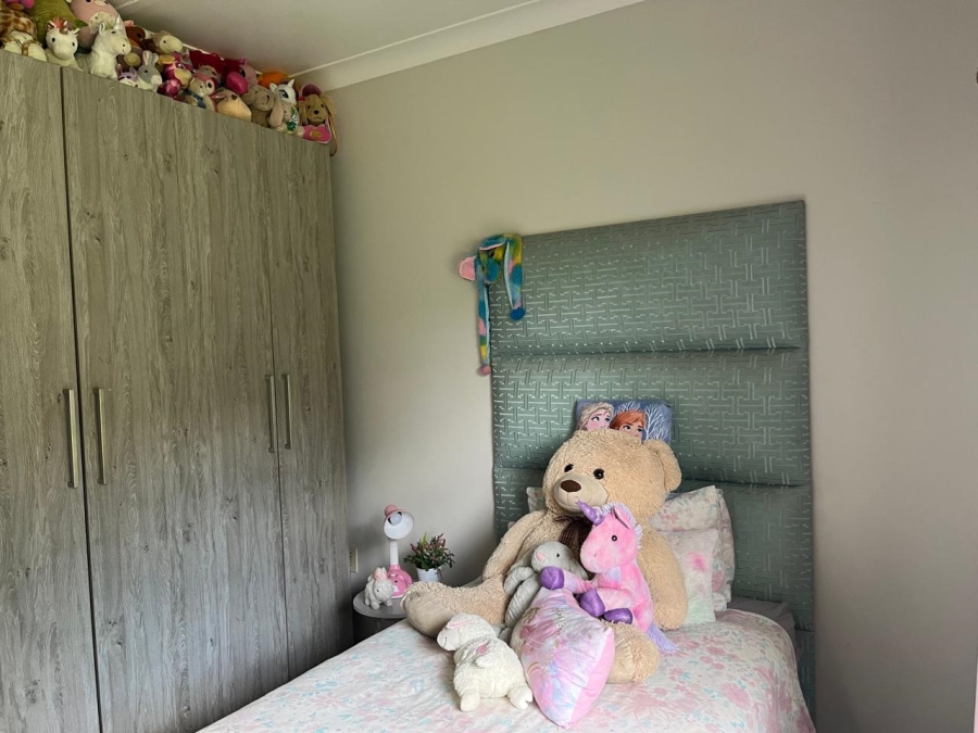 To Let 4 Bedroom Property for Rent in Farrarmere Gauteng
