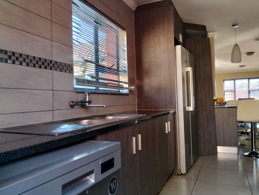  Bedroom Property for Sale in Amberfield Ridge Gauteng