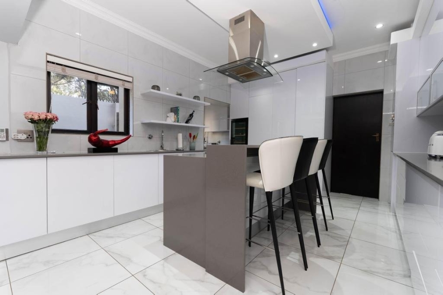 To Let 5 Bedroom Property for Rent in Fourways Gauteng