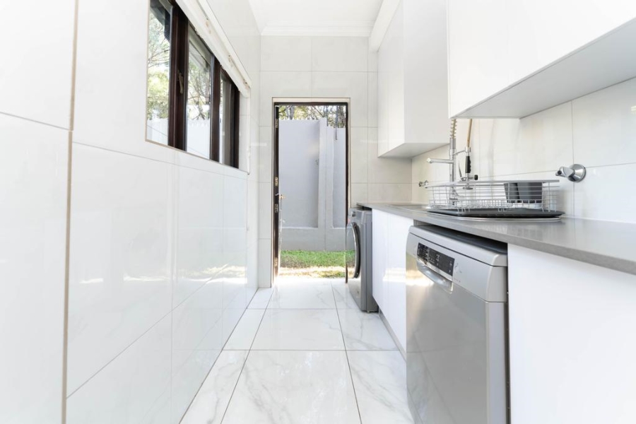 To Let 5 Bedroom Property for Rent in Fourways Gauteng