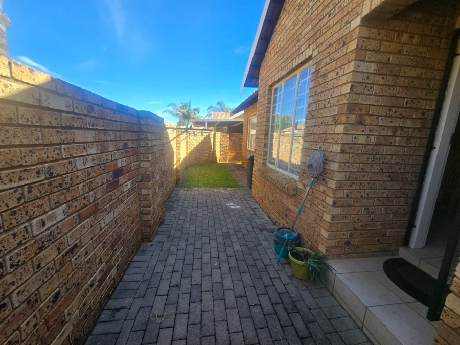 3 Bedroom Property for Sale in Annlin Gauteng