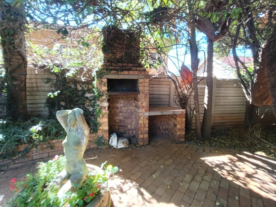 3 Bedroom Property for Sale in Glen Marais Gauteng