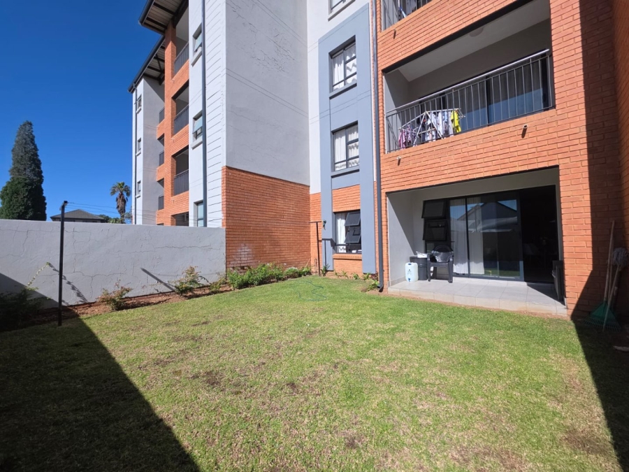 To Let 2 Bedroom Property for Rent in Glen Marais Gauteng