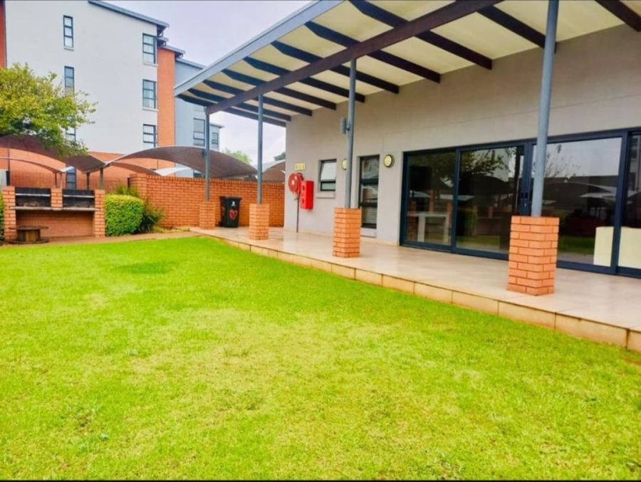 To Let 2 Bedroom Property for Rent in Glen Marais Gauteng