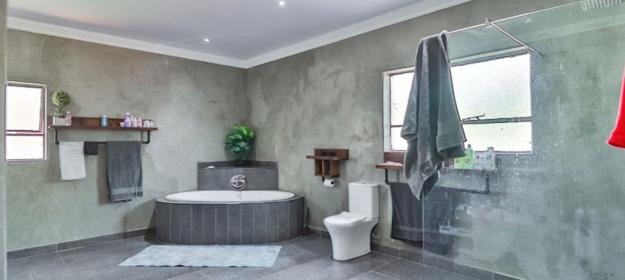 6 Bedroom Property for Sale in Amandasig Gauteng