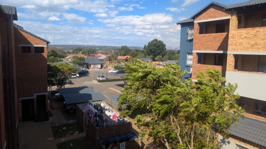 2 Bedroom Property for Sale in Heuweloord Gauteng