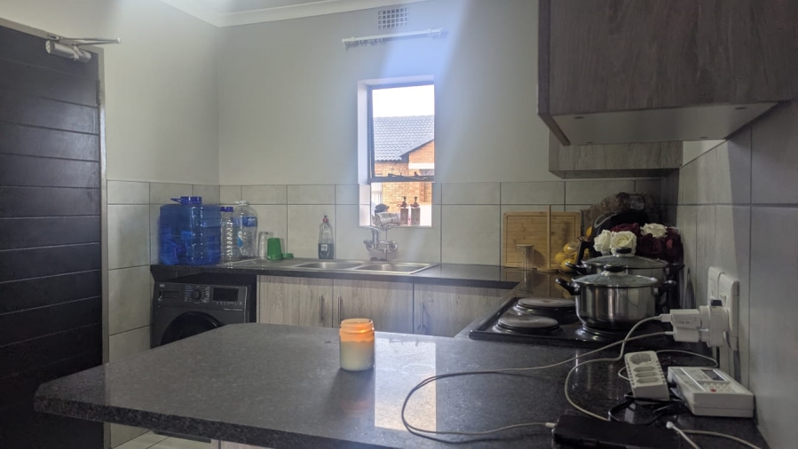 2 Bedroom Property for Sale in Heuweloord Gauteng