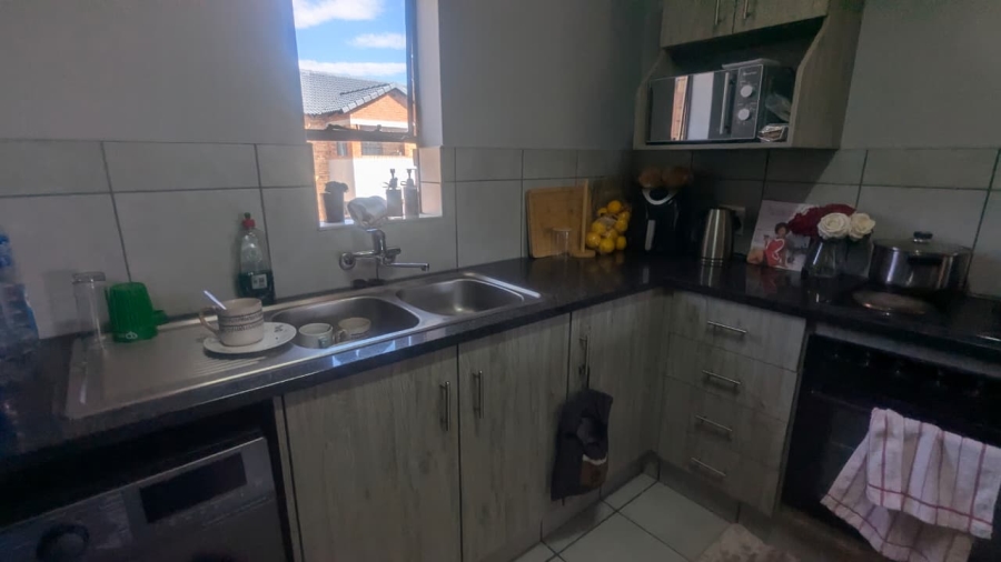 2 Bedroom Property for Sale in Heuweloord Gauteng