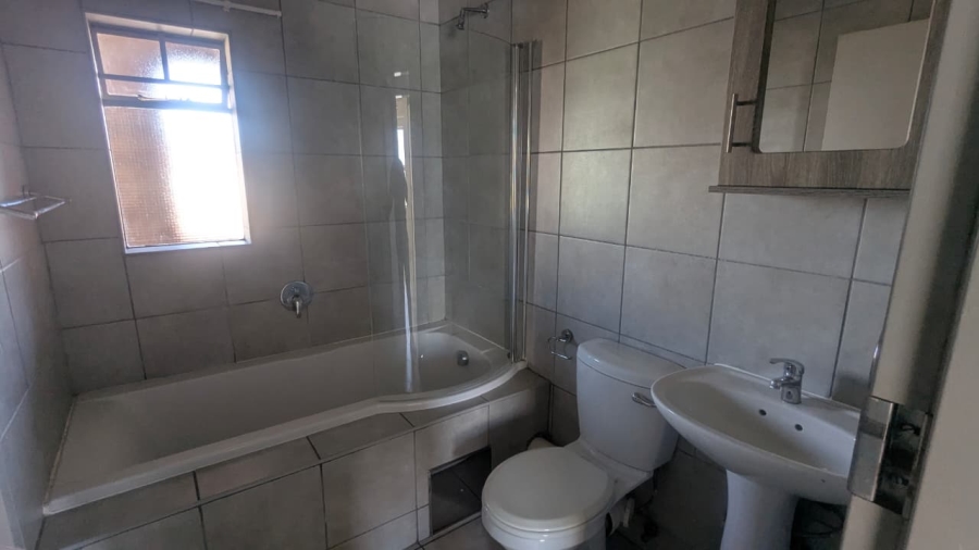 2 Bedroom Property for Sale in Heuweloord Gauteng