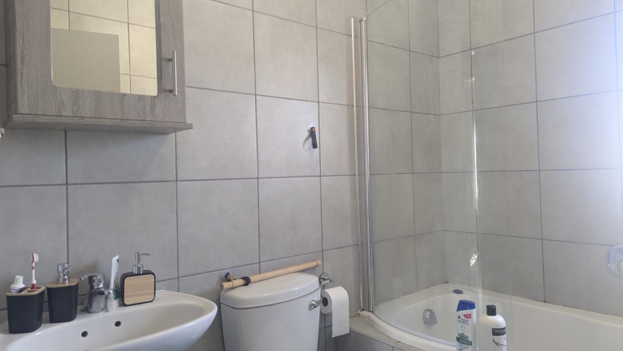 2 Bedroom Property for Sale in Heuweloord Gauteng