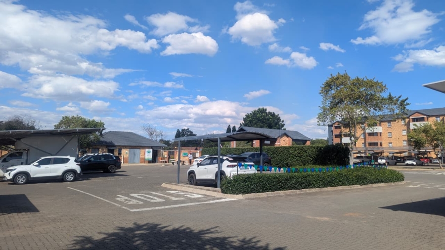 2 Bedroom Property for Sale in Heuweloord Gauteng