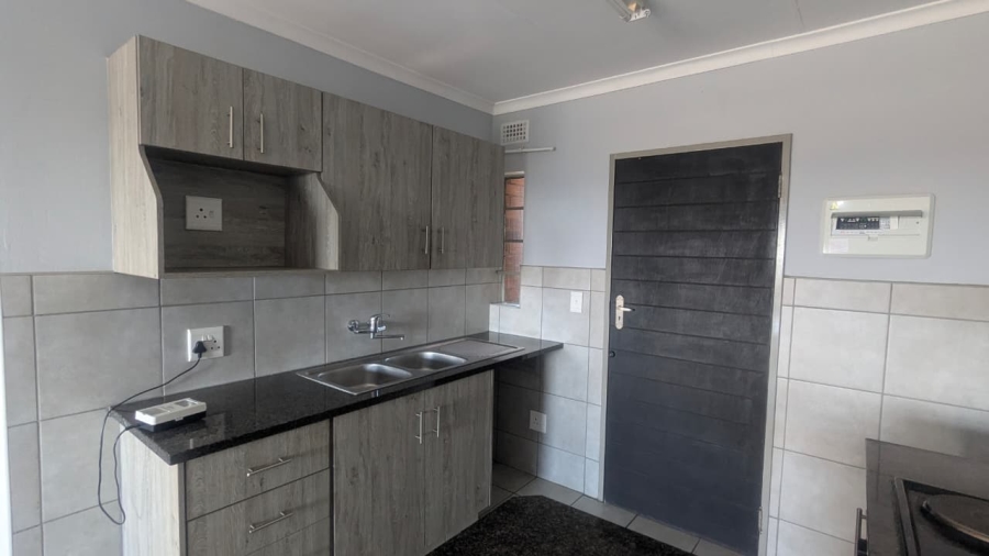 2 Bedroom Property for Sale in Heuweloord Gauteng