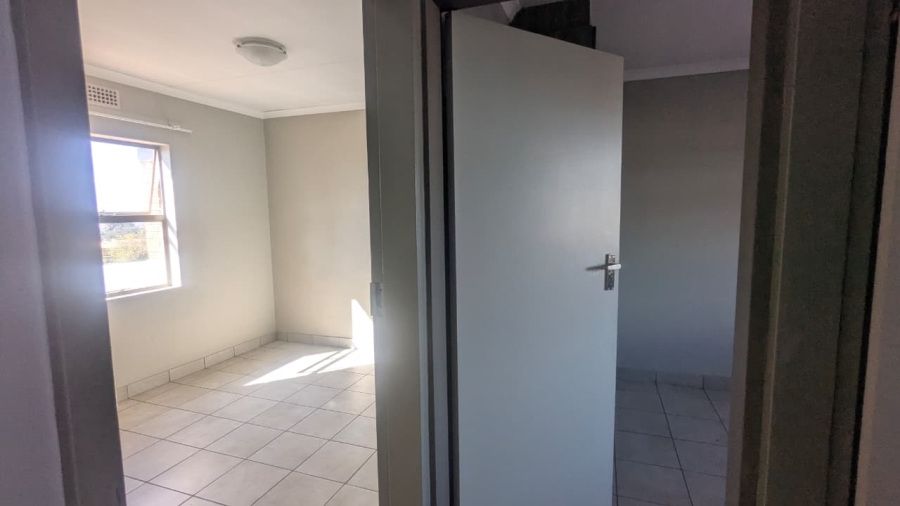 2 Bedroom Property for Sale in Heuweloord Gauteng