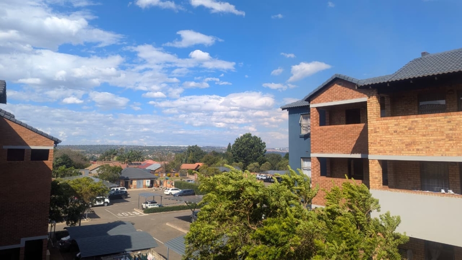 2 Bedroom Property for Sale in Heuweloord Gauteng