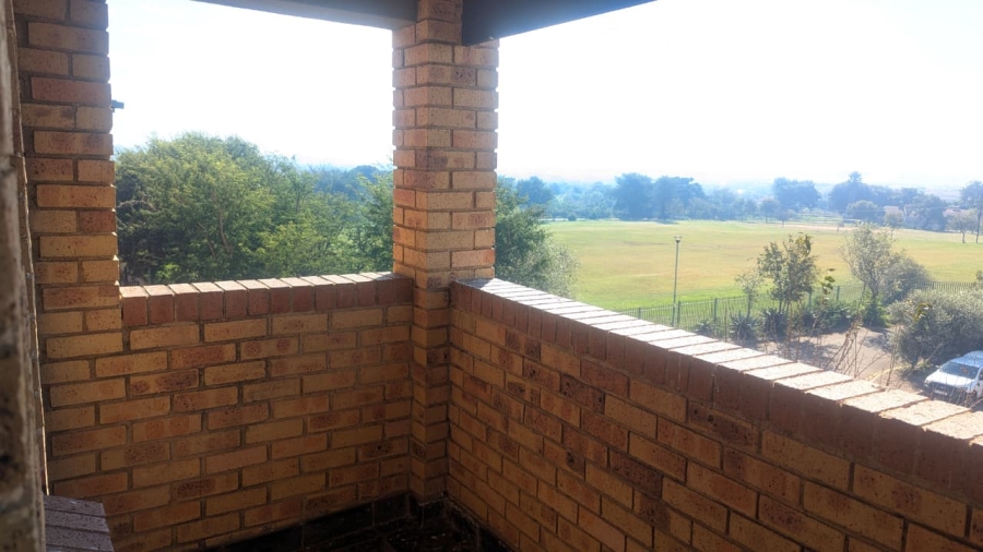 2 Bedroom Property for Sale in Heuweloord Gauteng