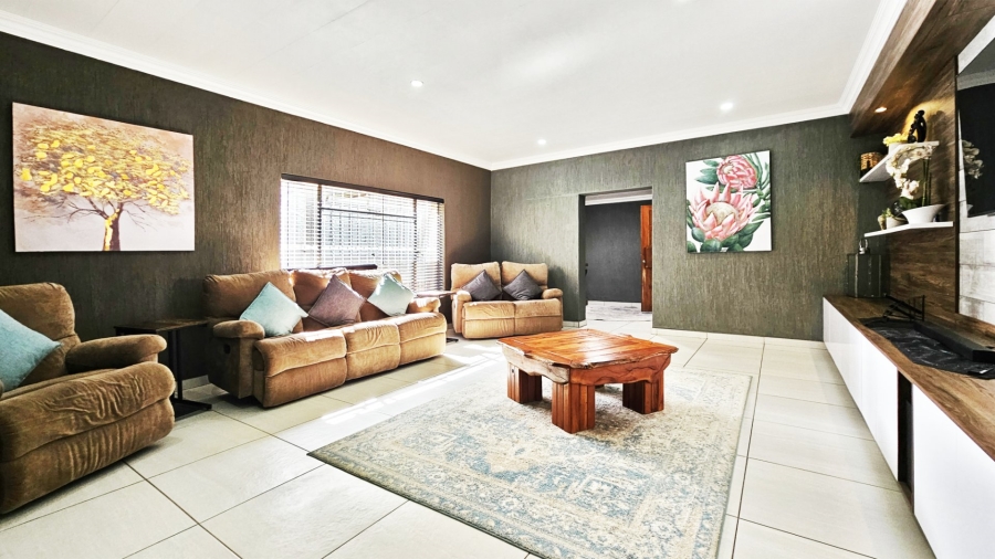 14 Bedroom Property for Sale in Mooilande Gauteng