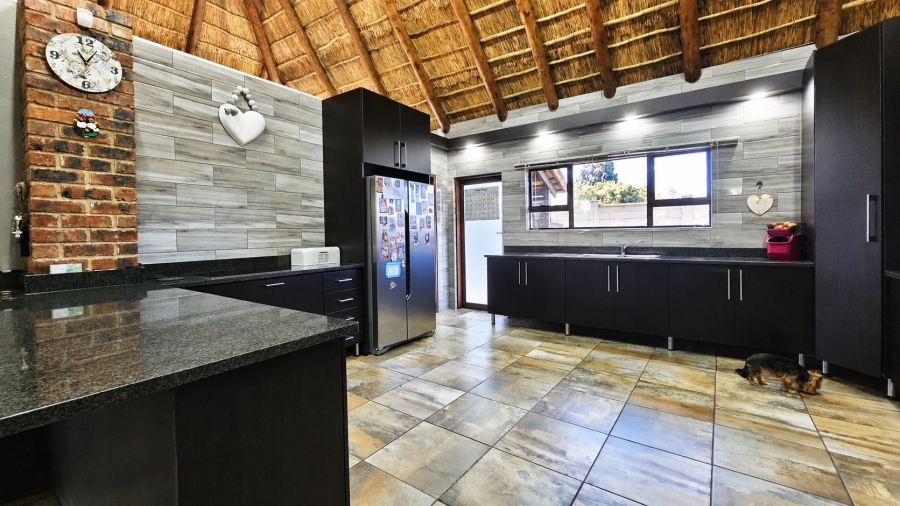 14 Bedroom Property for Sale in Mooilande Gauteng