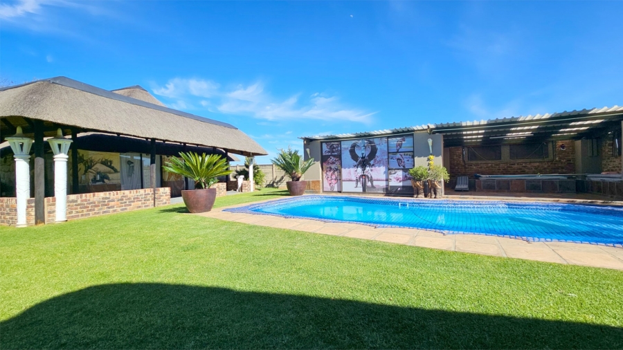 14 Bedroom Property for Sale in Mooilande Gauteng